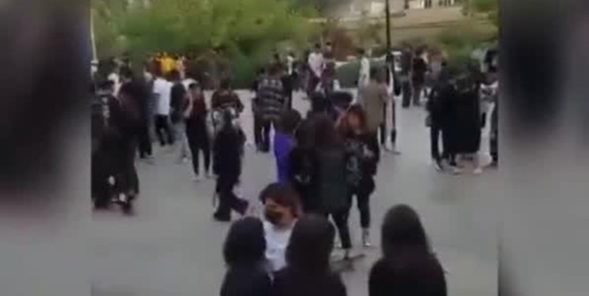 تجمع دختران و پسران در شیراز/  ۵ نفر بازداشت شدند
