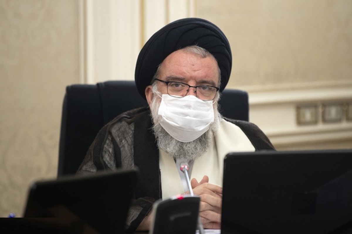 احمد خاتمی: برخی کلان‌شهر‌ها به‌سمت بی‌حجابی کامل رفته‌اند/ ایران نباید به سمت سکولاریزم برود