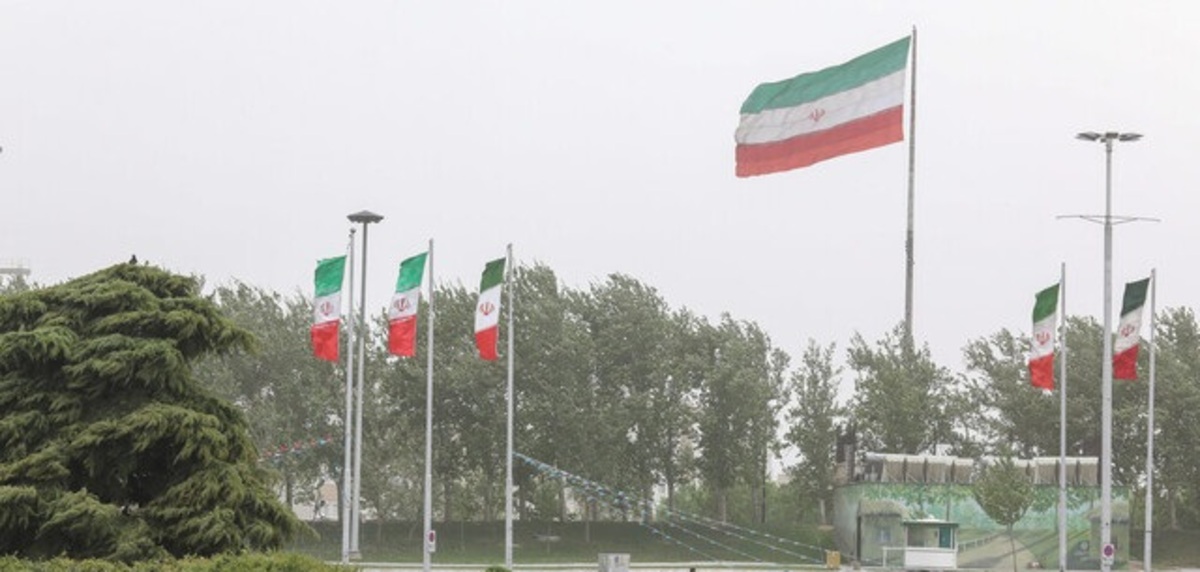 گرما، وزش باد شدید و خیزش گرد و خاک در تهران
