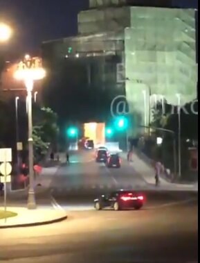 هجوم خودروها به سمت کرملین؛ حال پوتین بهم خورد؟ هجوم خودروها به سمت کرملین؛ حال پوتین بهم خورد؟