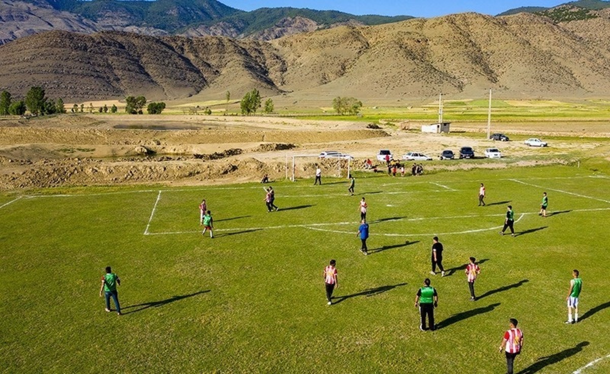 تصاویر| زمین فوتبال گَت چمن در مازندران