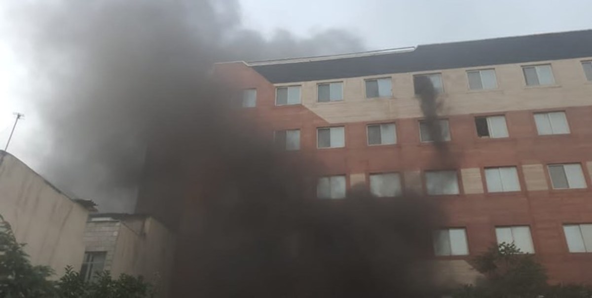 آتش‌سوزی مرگبار ساختمان مسکونی ۱۲۰ واحدی در تهران