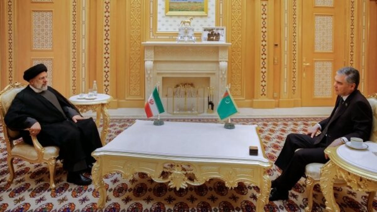 جزئیاتی از دیدار روسای جمهور ایران و ترکمنستان