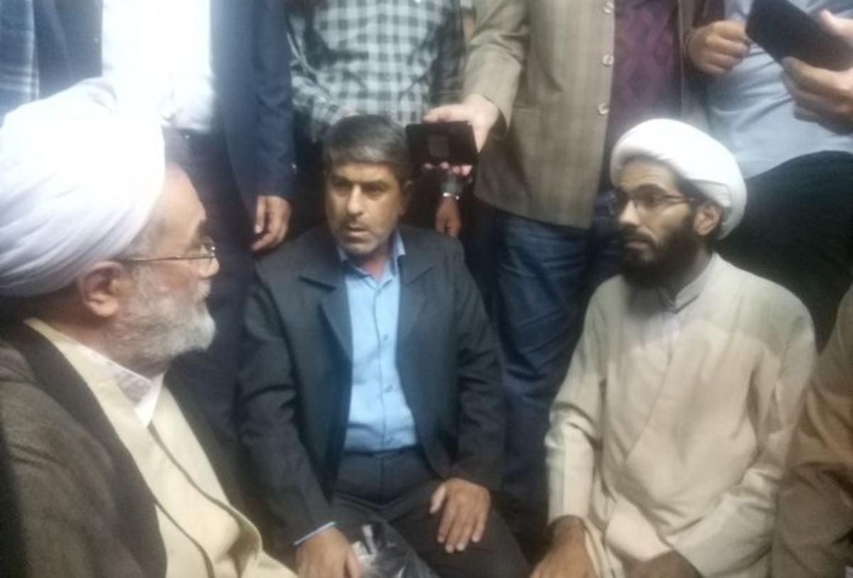 حمله تندروها به سخنرانی مسیح مهاجری در مسجد حظیره یزد