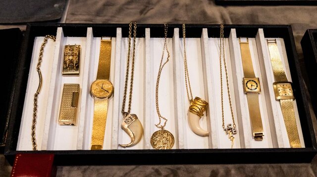 عکس/ جواهرات گمشده «الویس پریسلی» حراج می‌شوند