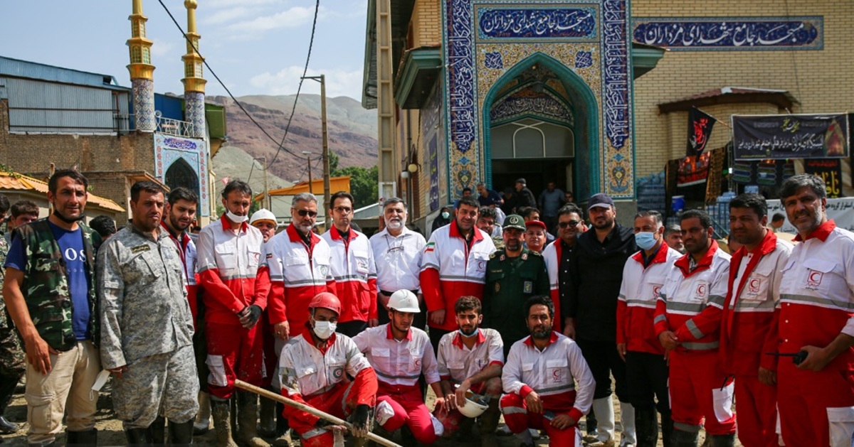 تصاویر| بازدید نماینده سازمان بهداشت جهانی از مناطق سیل زده تهران