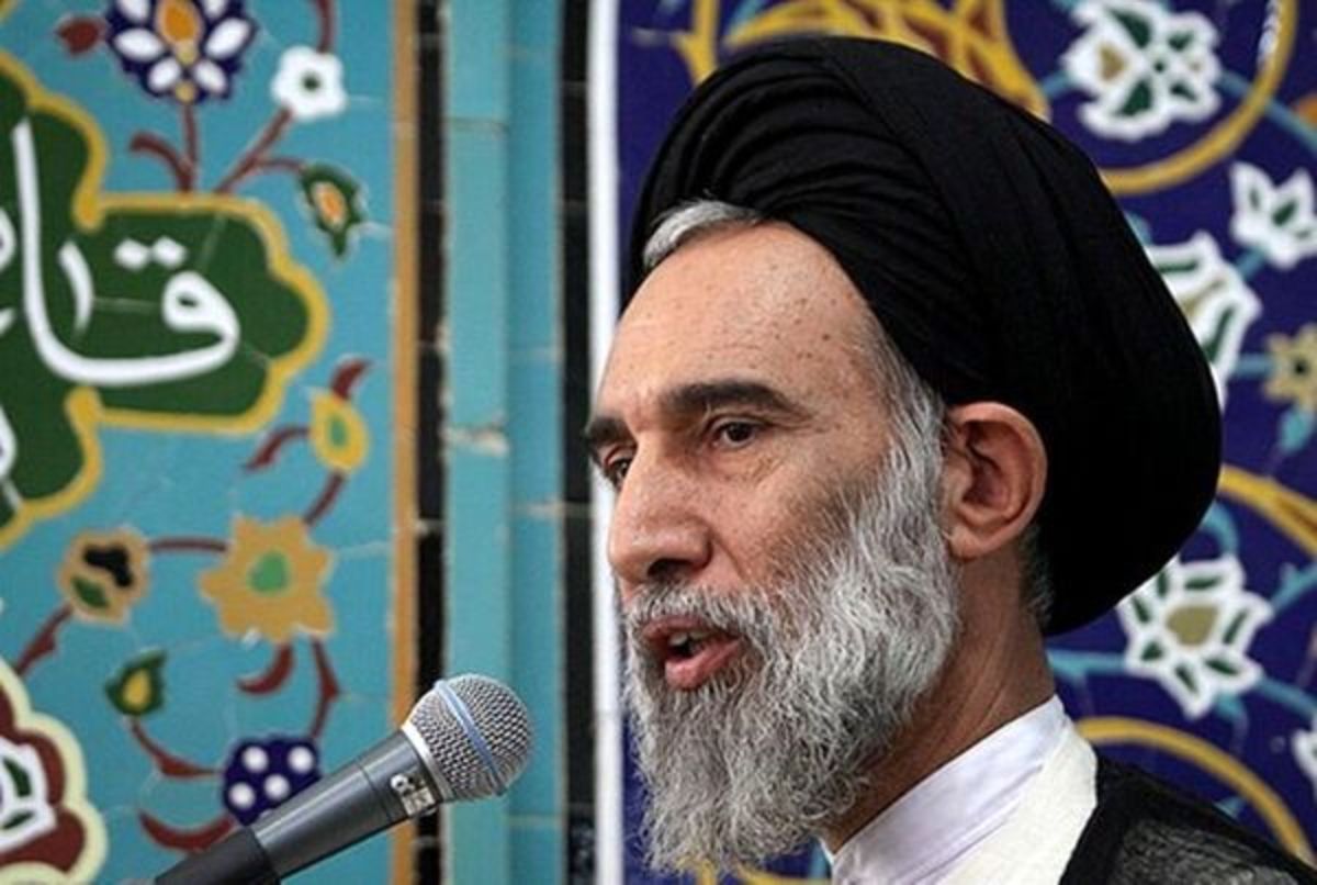 امام جمعه اصفهان: روزی آمریکا برای خرید اسلحه جلوی ایران دست دراز می‌کند