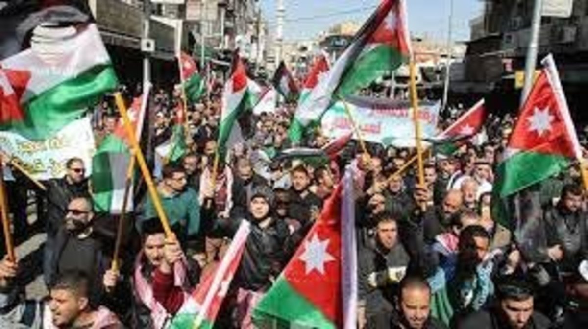 تظاهرات اردنی‌ها مقابل سفارت اسرائیل در امان