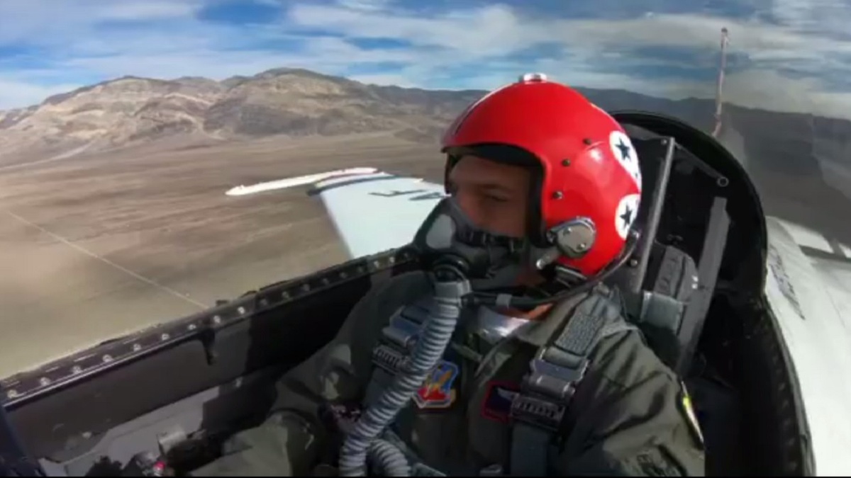 فیلم| پرواز از نمای داخلی کاکپیت اف ١۶
