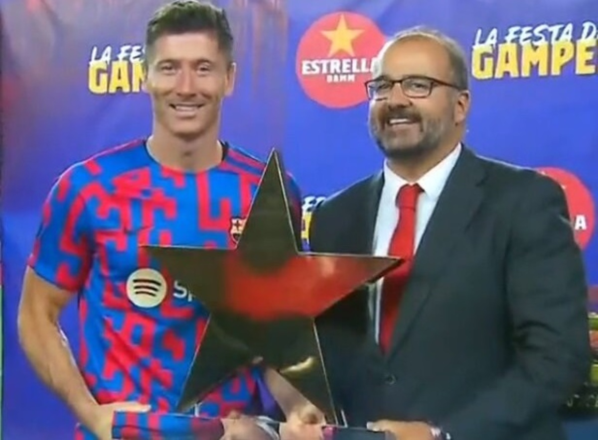 نخستین جایزه لواندوفسکی با بارسلونا