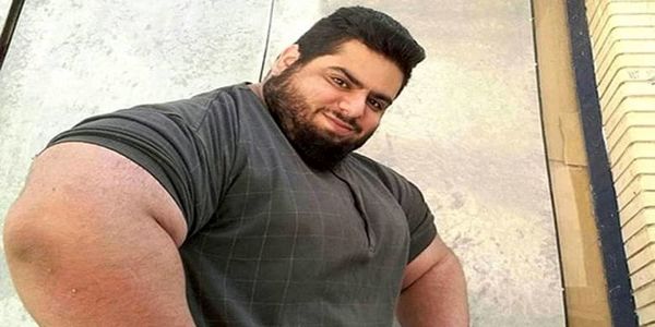 عکس| ژست عجیب هالک ایرانی در مراسم عزاداری محرم