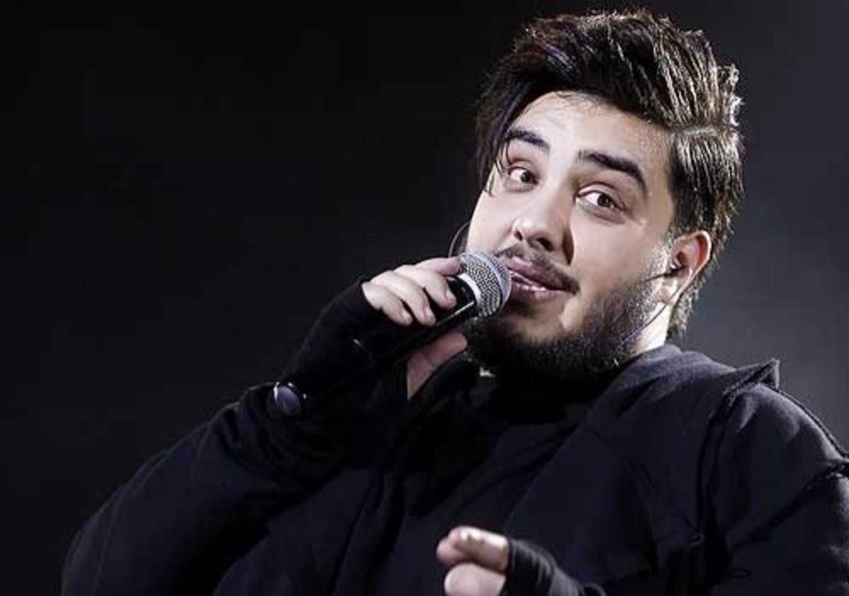 فیلم| مداحی آرون افشار در مراسم عاشورای حسینی