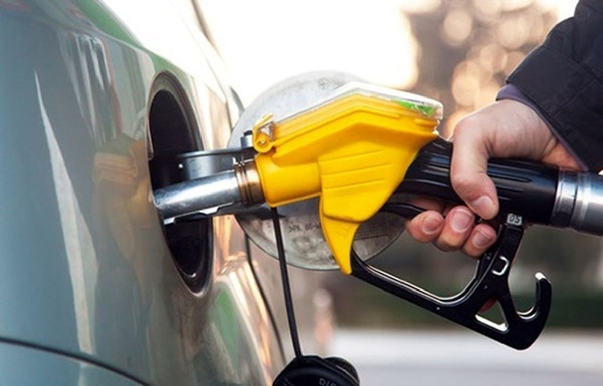 هر ایرانی سهیمه بنزین می‌گیرد/ طرح احمدی‌نژادی دولت رییسی درباره بنزین چیست