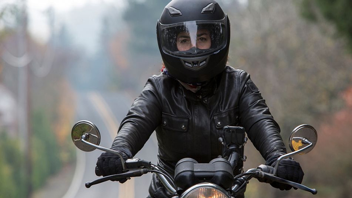 فیلم| کلاه کاسکتی که یک موتورسوار را از مرگ حتمی نجات داد