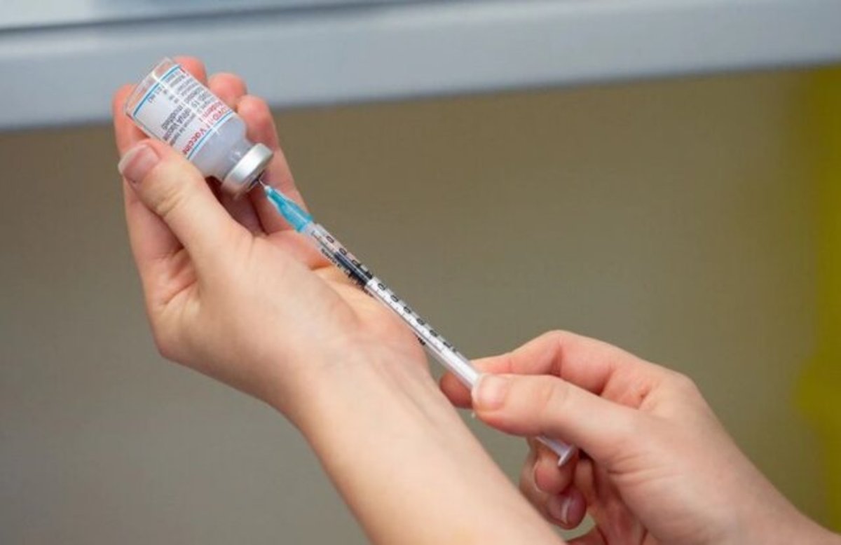 تایید واکسن سویه غالب اُمیکرون در انگلیس