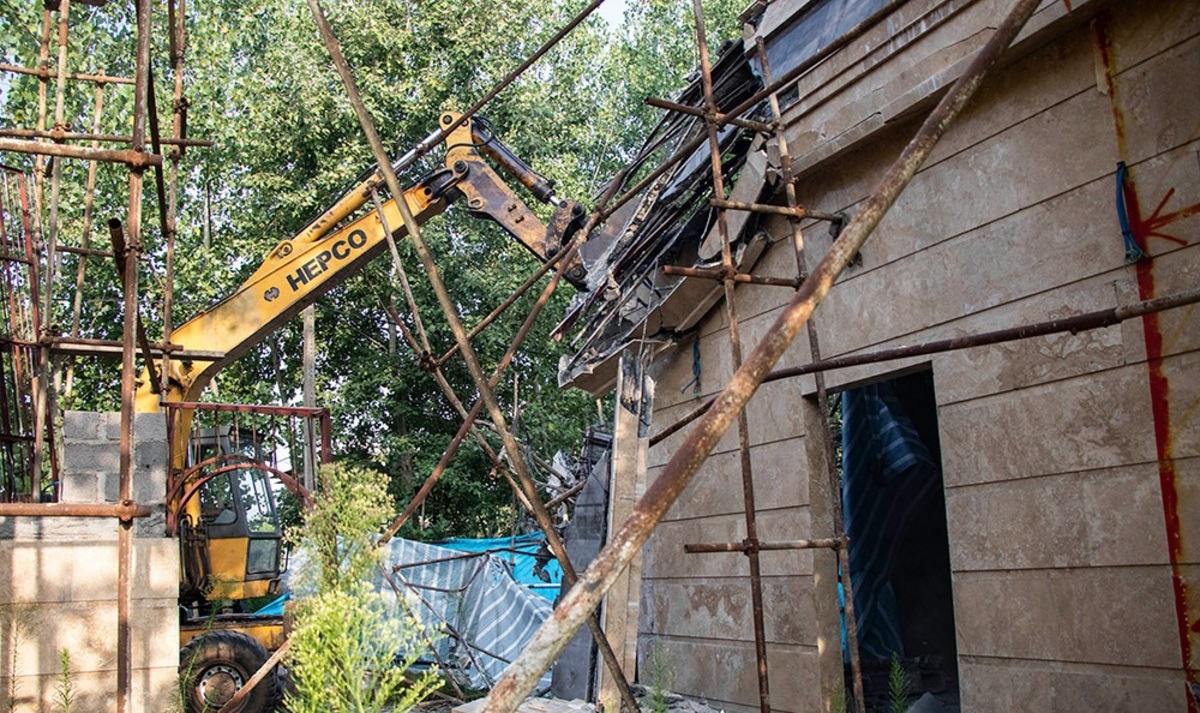 تصاویر| تخریب سازه‌های غیر مجاز در تیسیه خمام