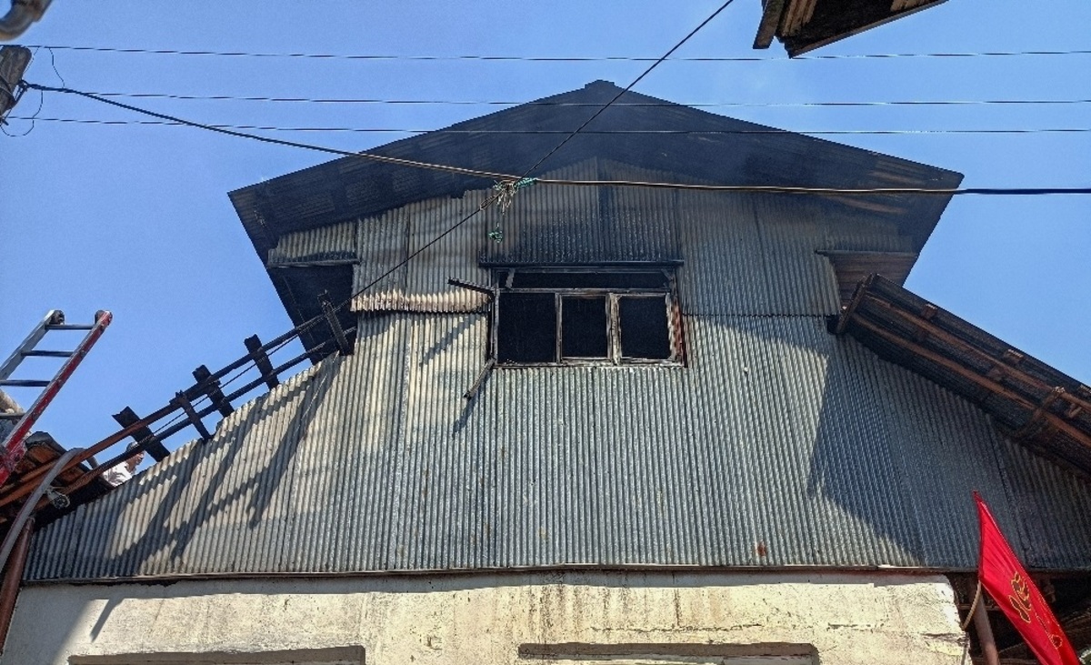 تصاویر| آتش سوزی منزل مسکونی در رشت