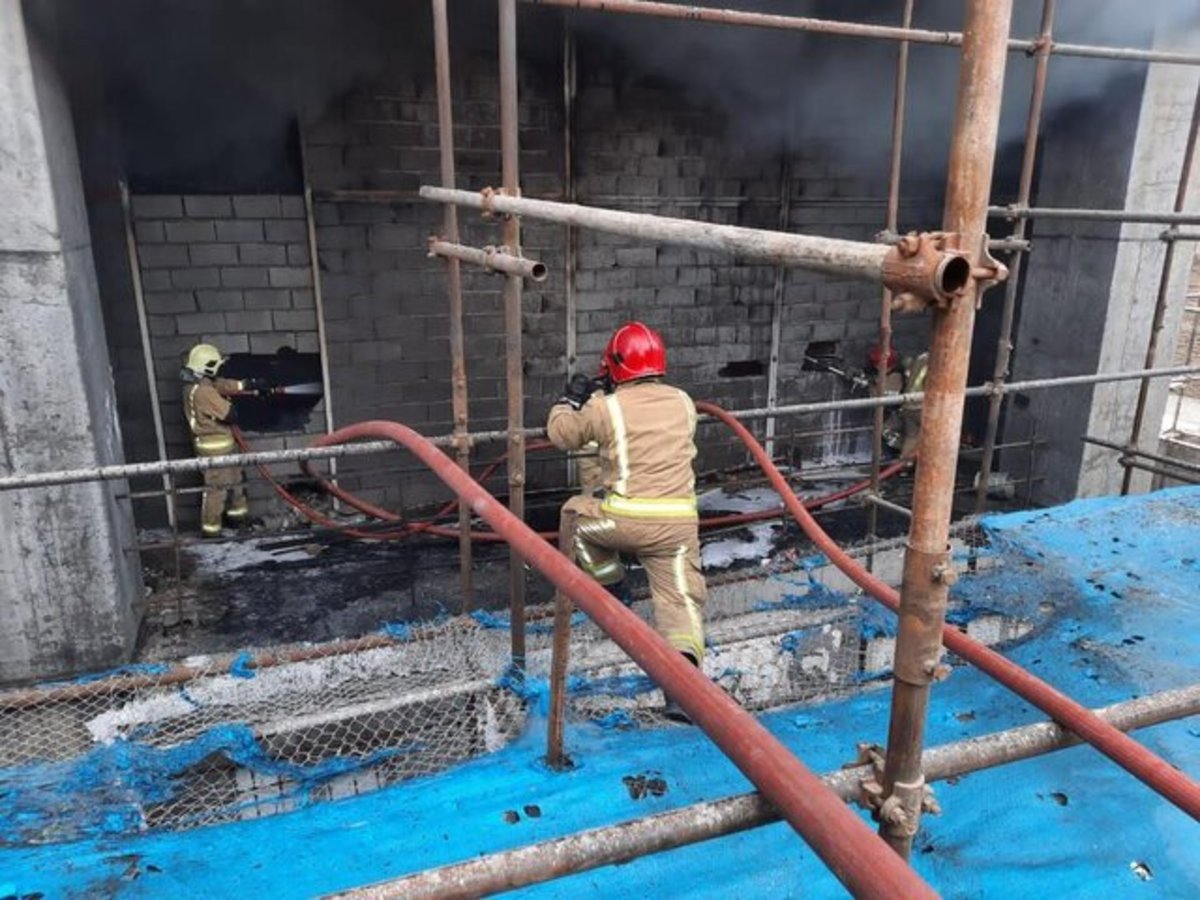 عکس| آتش‌سوزی در ساختمان ١٢ طبقه در تهران
