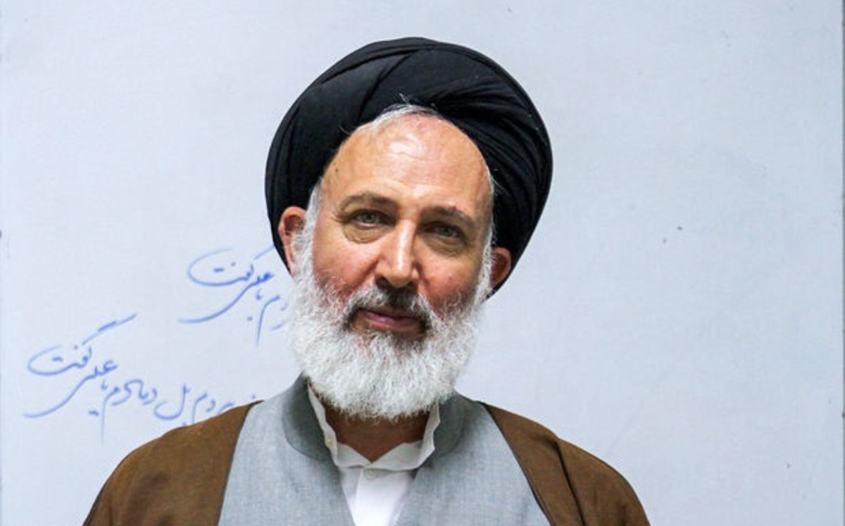 آیت الله ایازی: گشت‌های ارشاد اول خودشان را اصلاح کنند