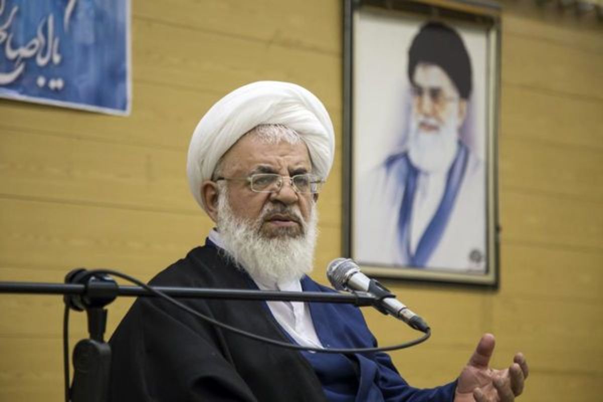 امام جمعه یزد: حجاب مثل نماز خواندن واجب است/باید در مورد حجاب قانون وضع شود