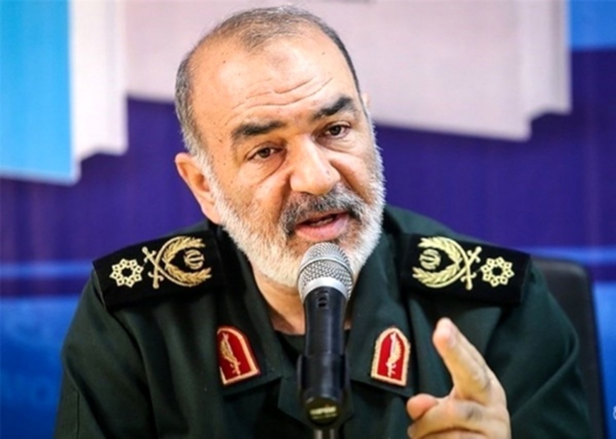 سرلشکر سلامی: غربگرایان پادشاهان مستبدِ را تطهیر می‌کنند