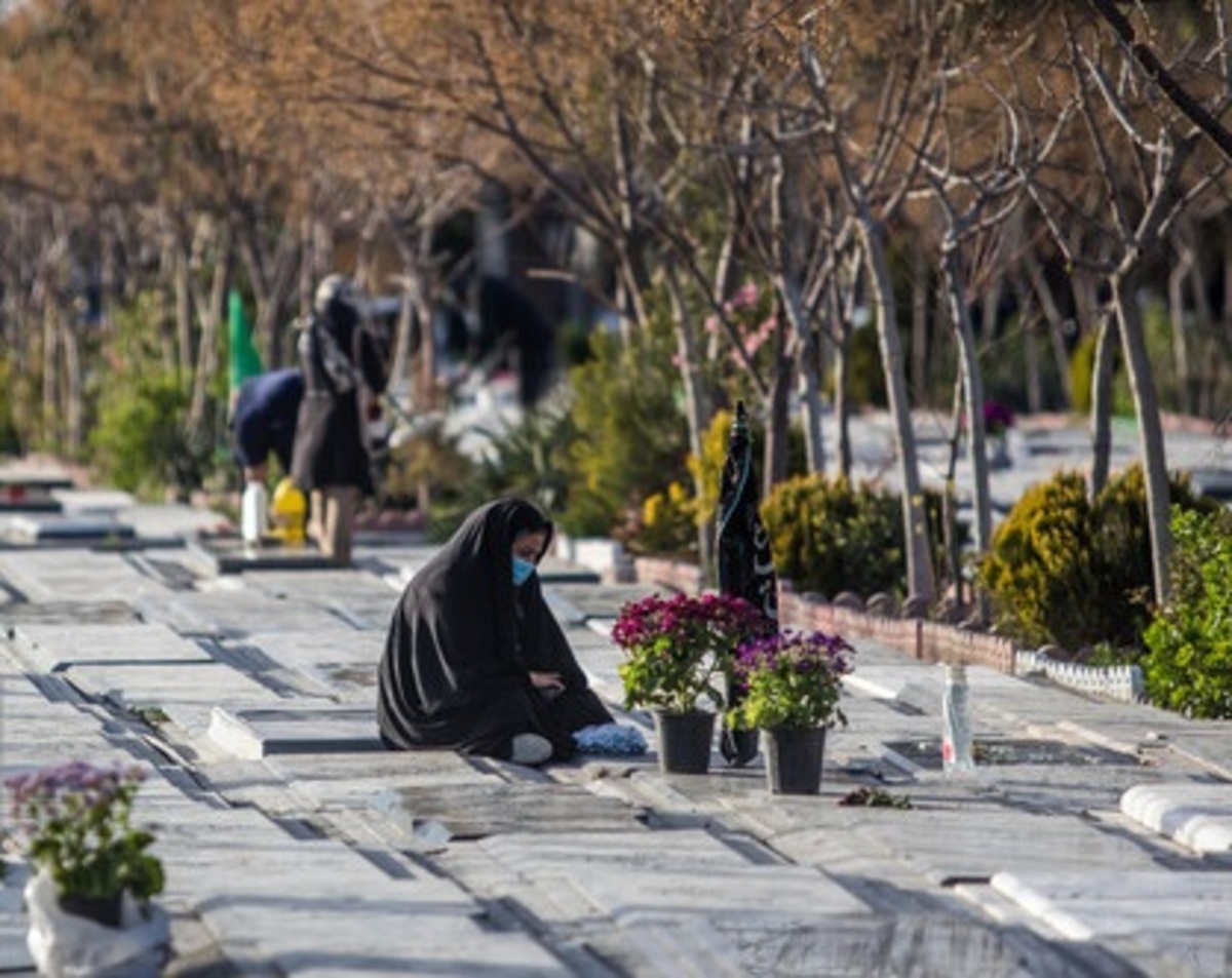 واکنش شهرداری تهران در مورد سنگ قبر دارای تصاویر بی حجاب