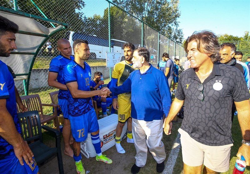 عکس| آجورلو با لباس آبی در اردوی استقلال عکس| آجورلو با لباس آبی در اردوی استقلال