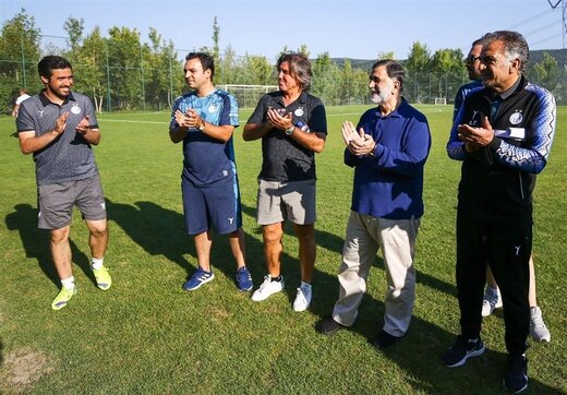 عکس| آجورلو با لباس آبی در اردوی استقلال عکس| آجورلو با لباس آبی در اردوی استقلال