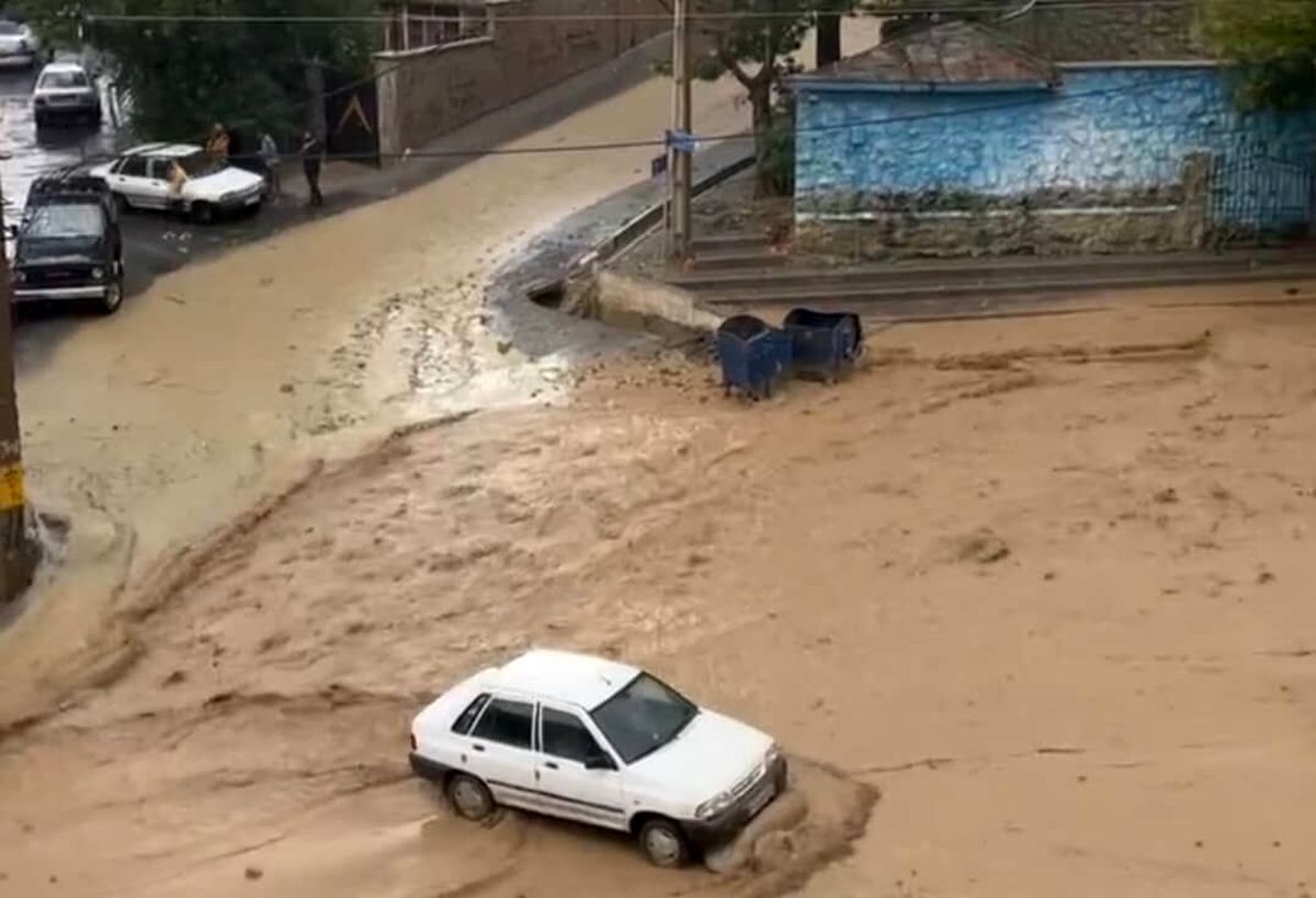 سیلاب وارد شهر رودهن شد/ جای نگرانی نیست