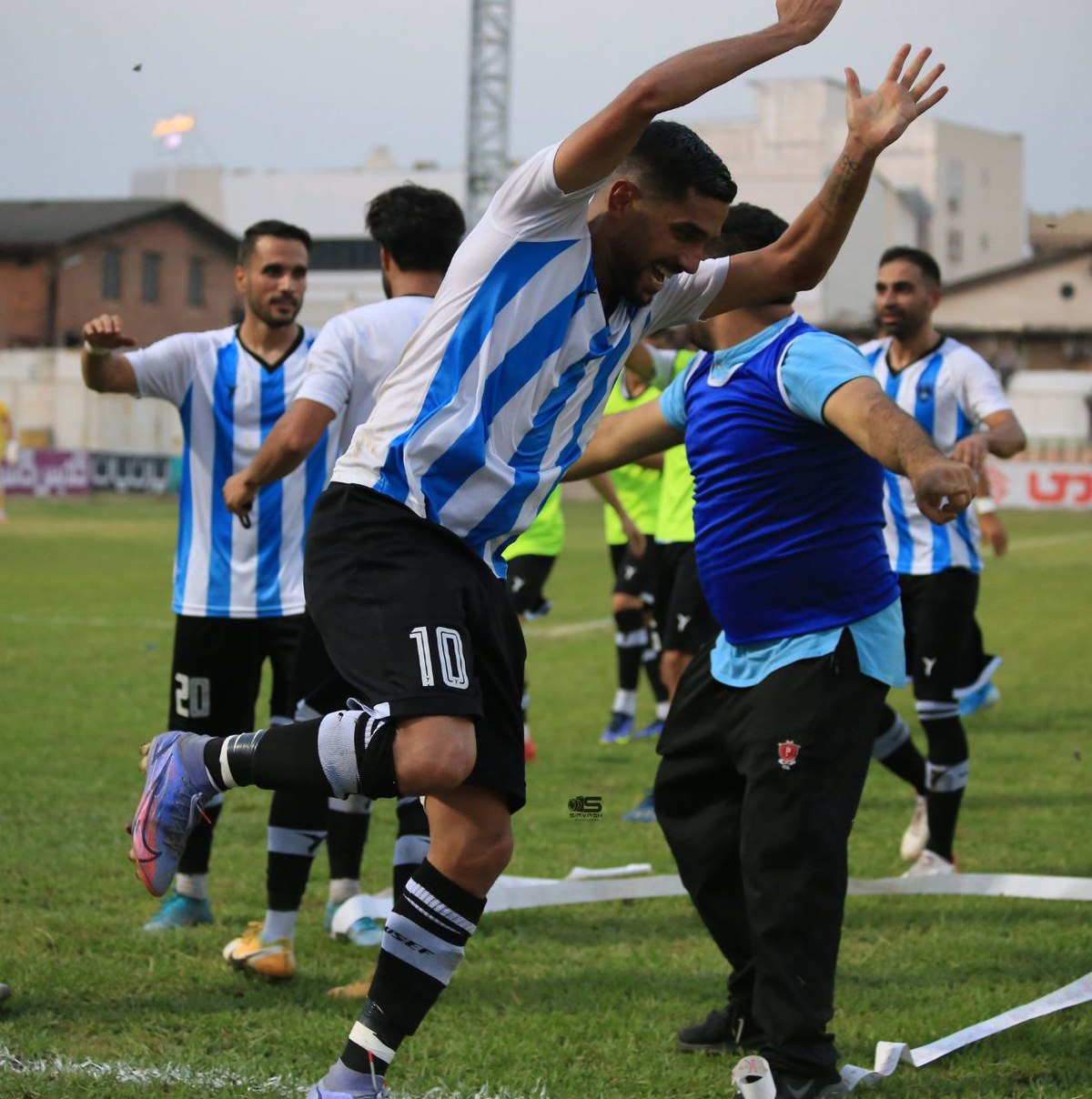 شادی گل عجیب مهاجم اصفهانی پرسپولیس