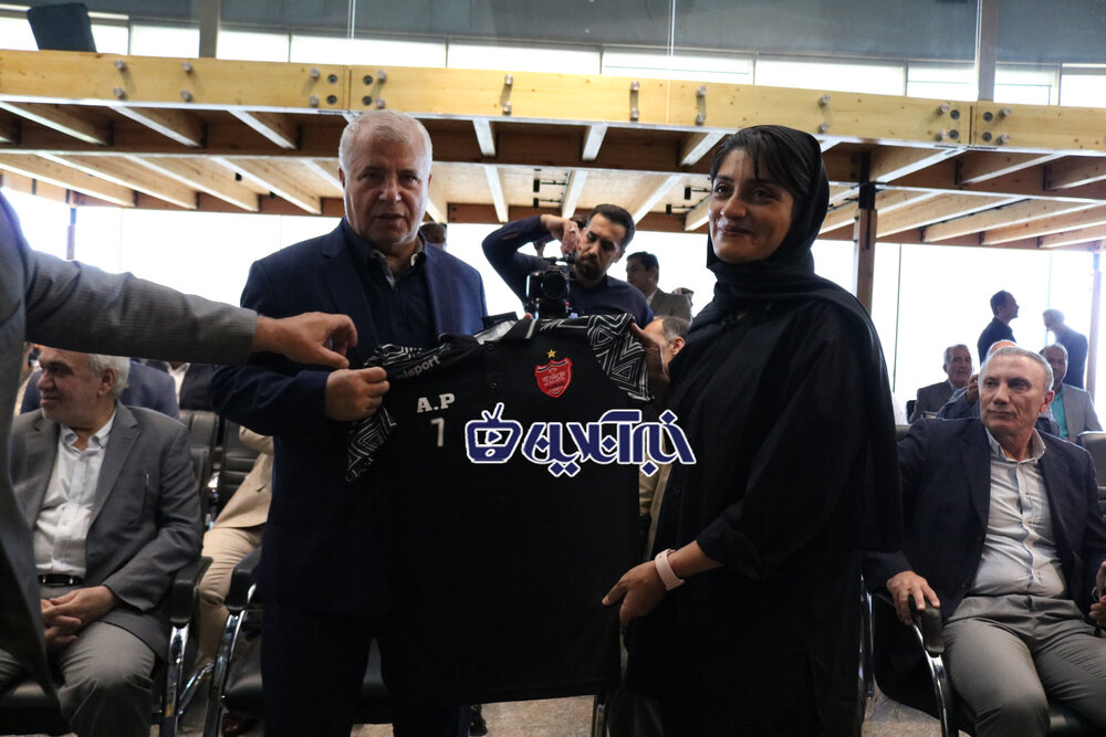 عکس| سورپرایز علی پروین برای مرضیه جعفری، پرافتخارترین مربی زنان عکس| سورپرایز علی پروین برای مرضیه جعفری، پرافتخارترین مربی زنان