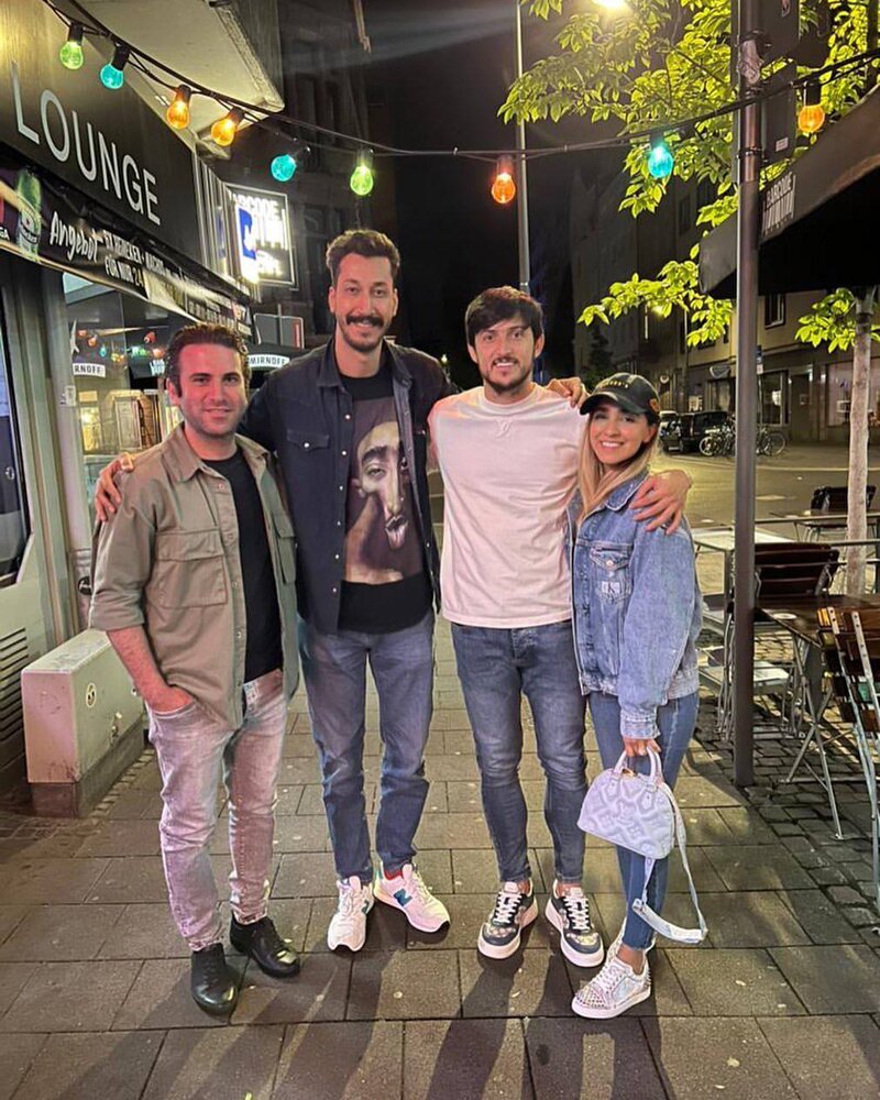 عکس | سردار آزمون و همسرش در کنار بهرام افشاری و هوتن شکیبا در آلمان