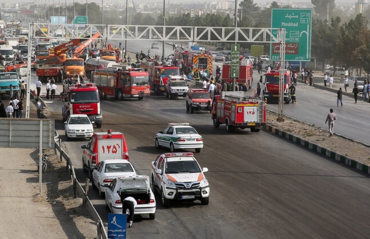 تصاویر| واژگونی تانکر حامل گازوئیل در مشهد