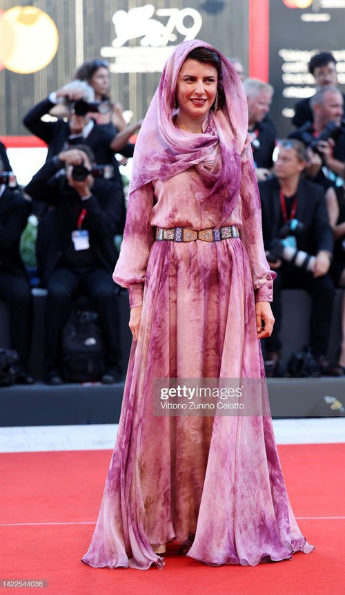 شلخته‌پوشیِ غیرمنتظره لیلا حاتمی در شب پایانی!