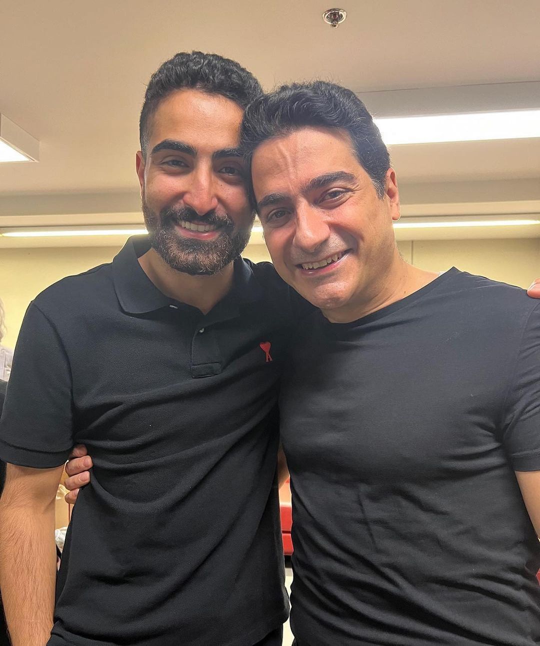 تهتغاری خاندان شجریان در کنار برادرش همایون! تهتغاری خاندان شجریان در کنار برادرش همایون!