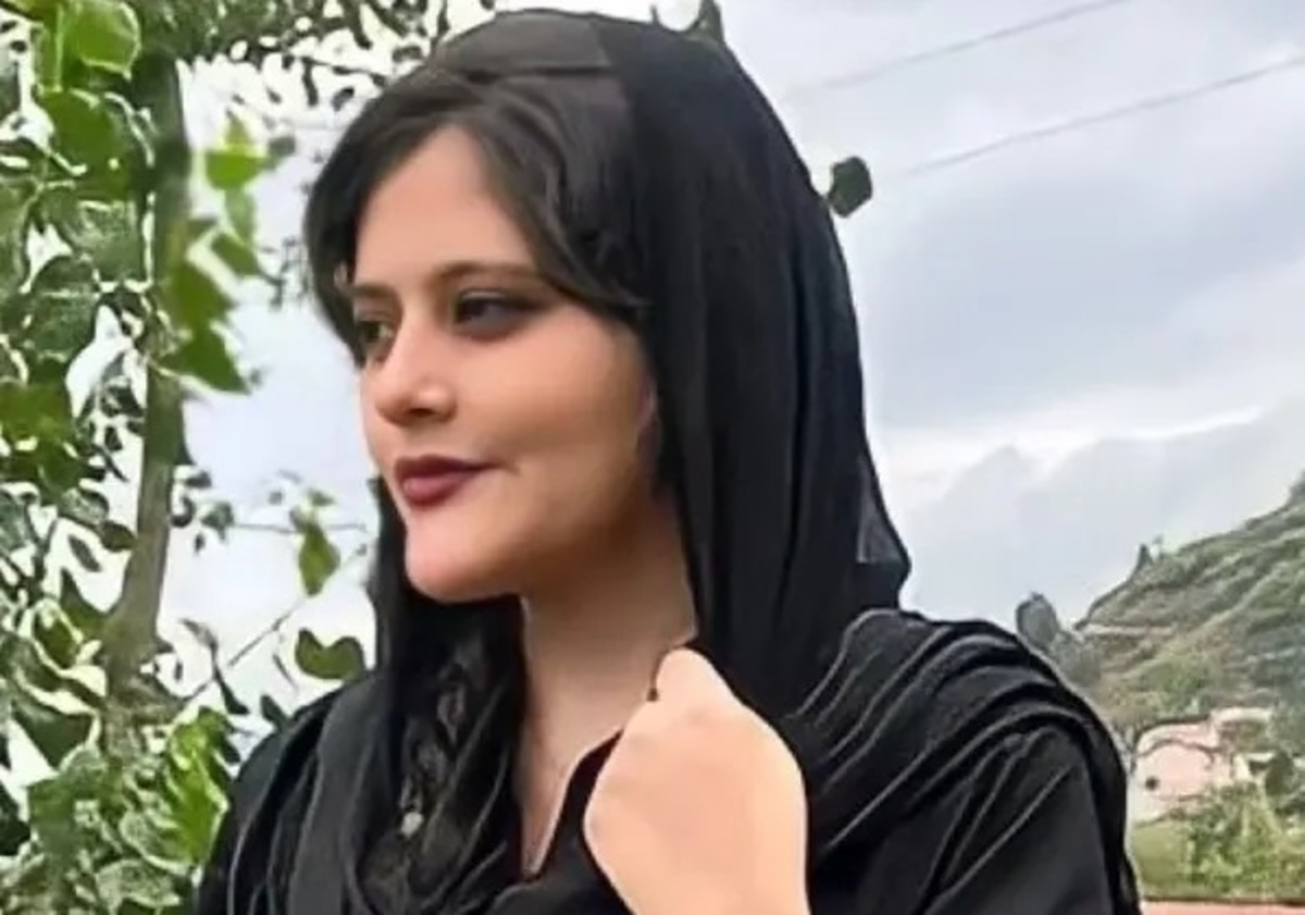 فیلم| خاکسپاری پیکر مهسا امینی با حضور مردم سقز در آرامستان آیچی