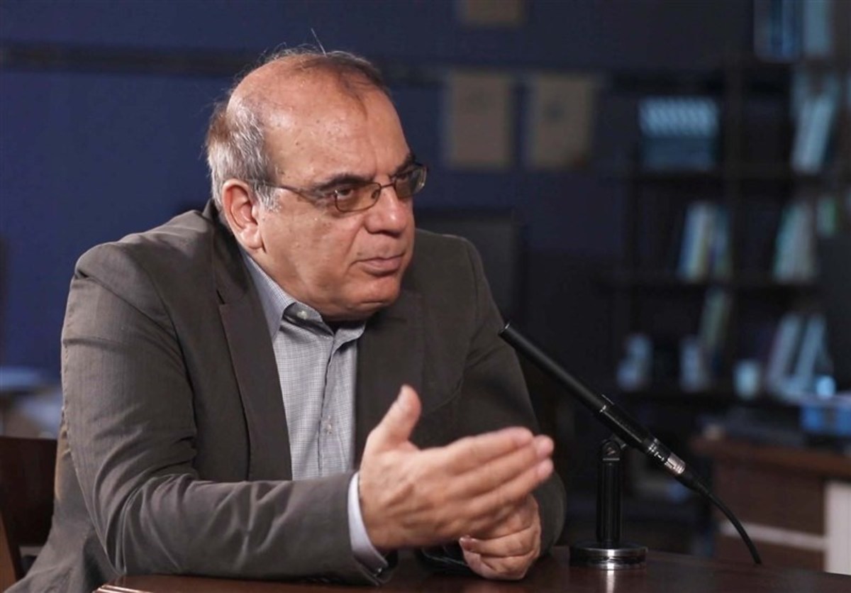 عباس عبدی: هنوز شرمنده‌ایم که چرا خبر سقوط هواپیما را باور کردیم