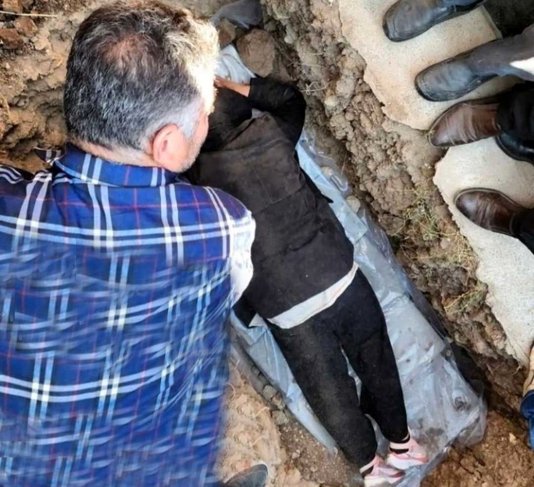 عکسی تکان دهنده از مادر مهسا امینی