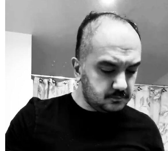 احسان کرمی در سوگ مهسا موهایش را از ته تراشید! + عکس