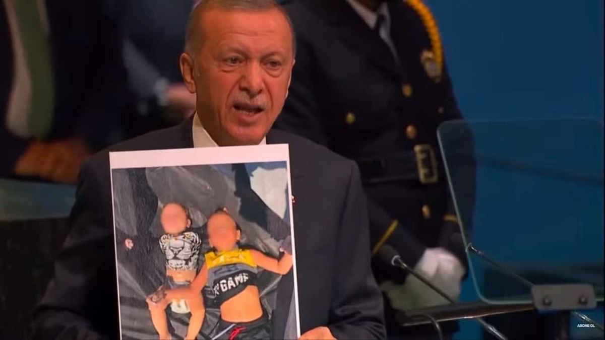 فیلم| اردوغان هم در سخنرانی سازمان ملل عکس نشان داد