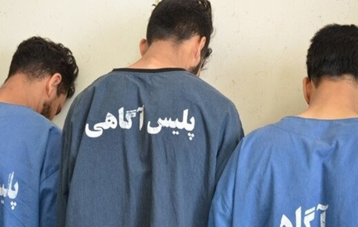 ۴ مرد نقابدار ۱۰ نفر را در آرایشگاه مردانه گروگان گرفتند