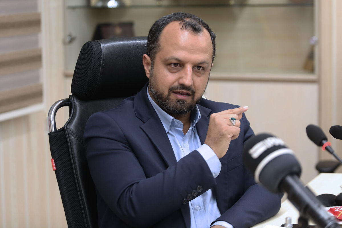 وزیر اقتصاد: بنزین را گران نمی‌کنیم
