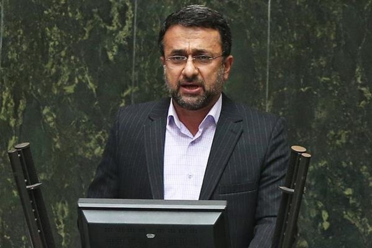 محمدیاری: چرا امروز مجلس نطق میان دستور نداشت؟
