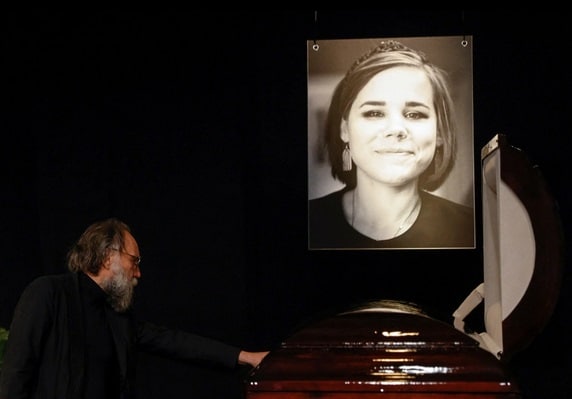 چاقو در تاریکی؛ پشت پرده قتل متحدان پوتین چاقو در تاریکی؛ پشت پرده قتل متحدان پوتین