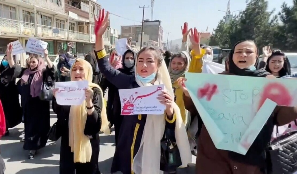فیلم| تظاهرات زنان افغان پس از کشتار شیعیان