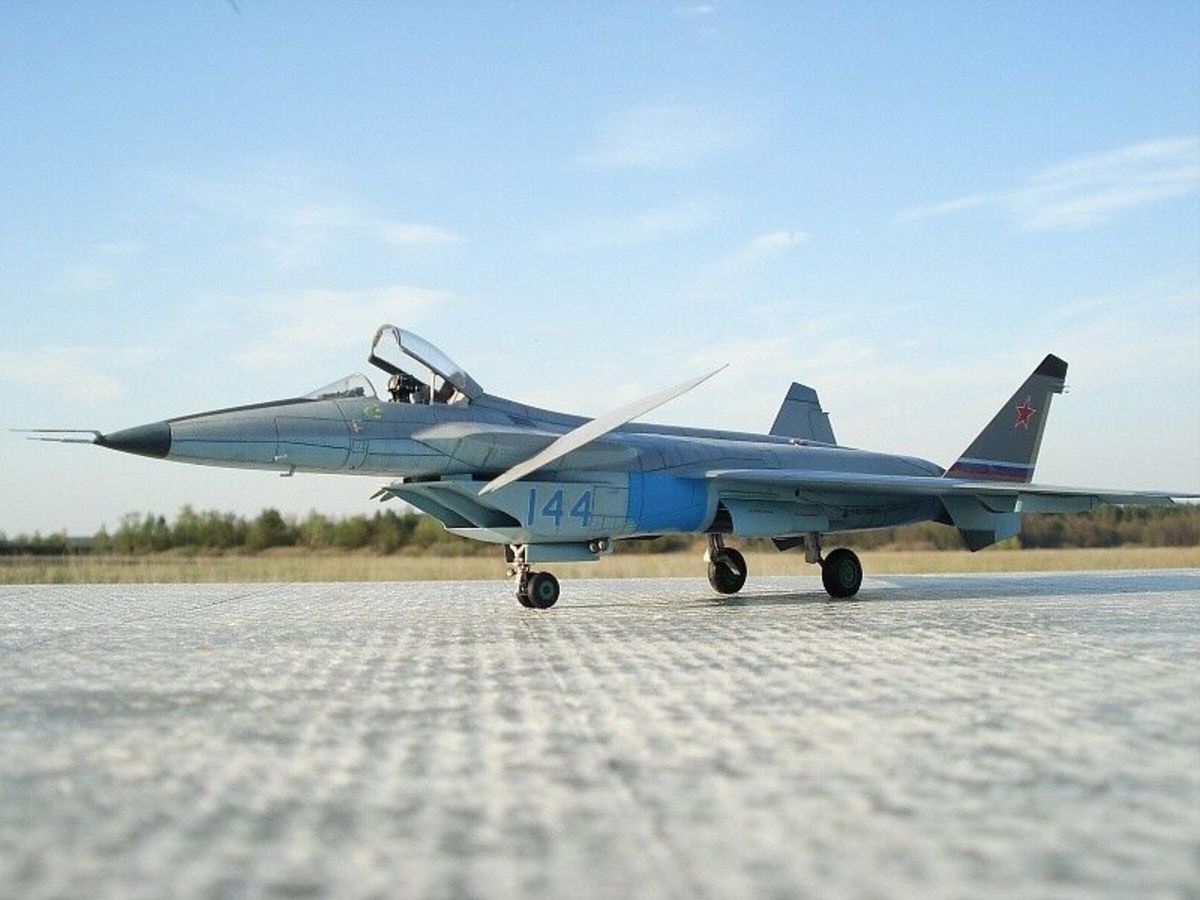 فیلم| حرکت ترسناک جت جنگنده روسی در کنار هواپیمای مسافربری