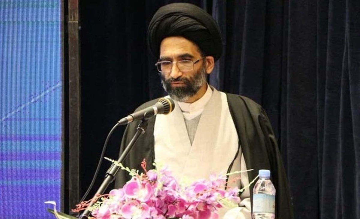 امام جمعه کاشان: کسی که به نظام مقدس جمهوری اسلامی ضربه می‌زند باید از مومنان در طول تاریخ حلالیت بطلبد