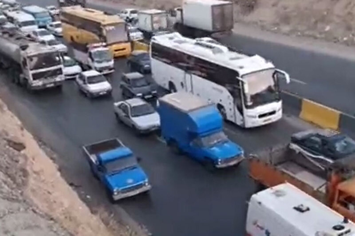 فیلم| تصادف زنجیره‌ای چند خودرو در محور قدیم تهران جاجرود