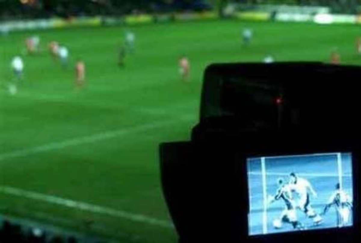 پخش رقابت‌های لیگ قهرمانان اروپا از رادیو و تلویزیون