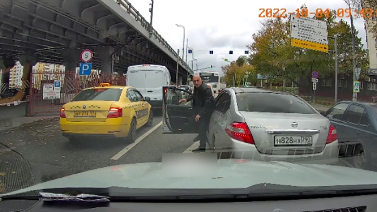 فیلم| زد و خورد دو راننده در خیابان